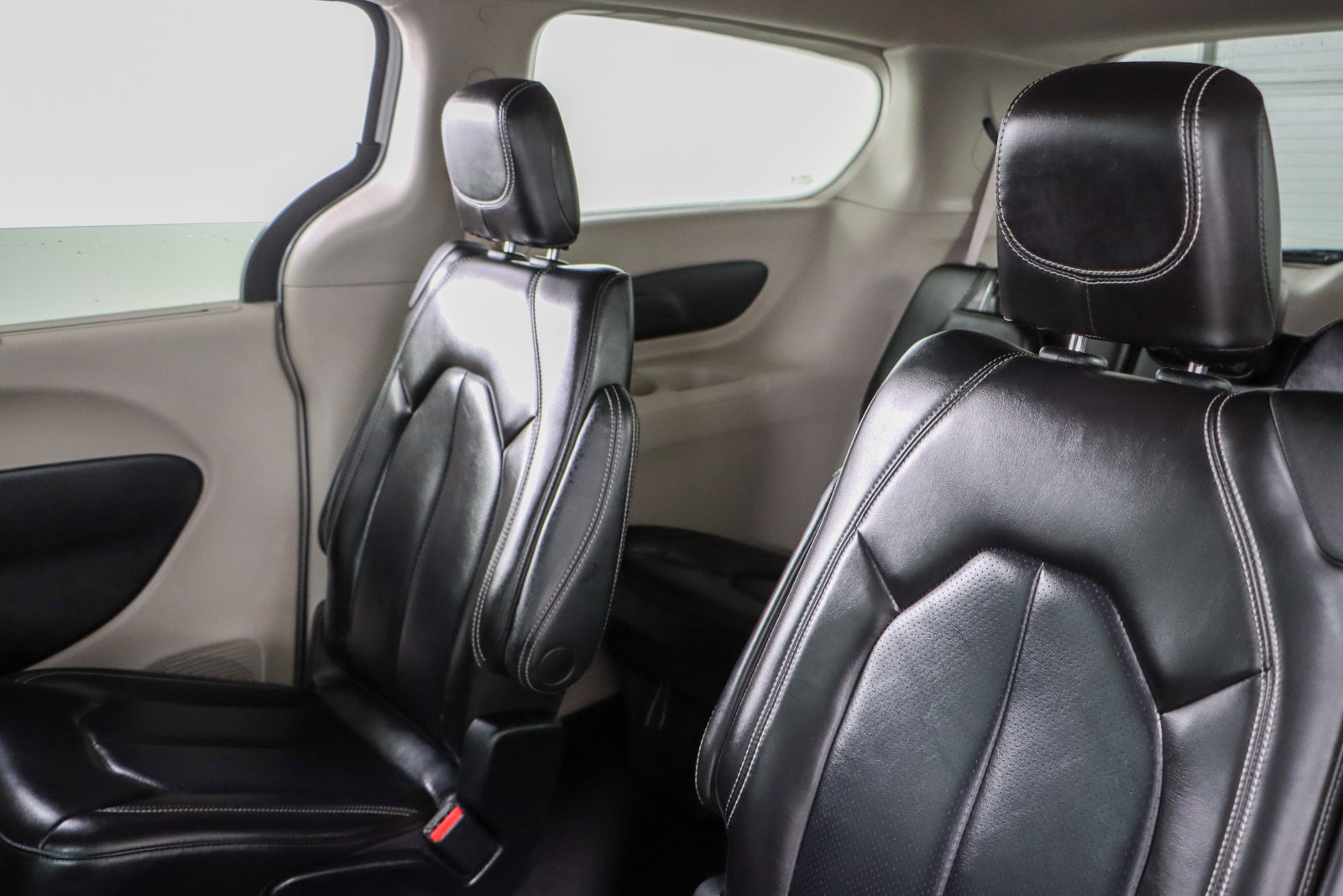 Used 2023 Chrysler Pacifica Touring-L image 24