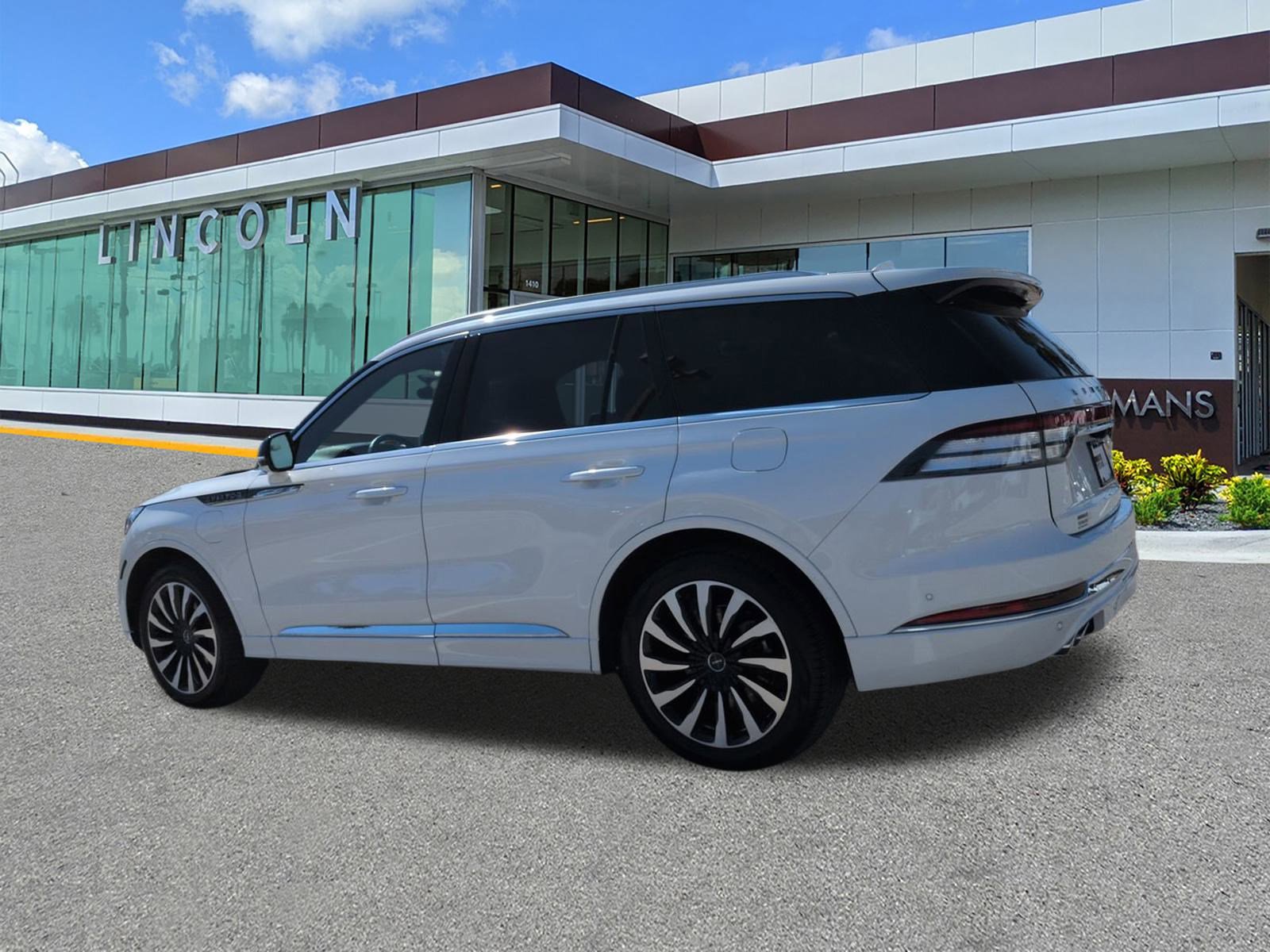 Certified 2023 Lincoln Aviator Black Label Grand Touring w/ Class IV Trailer Tow Package image 7