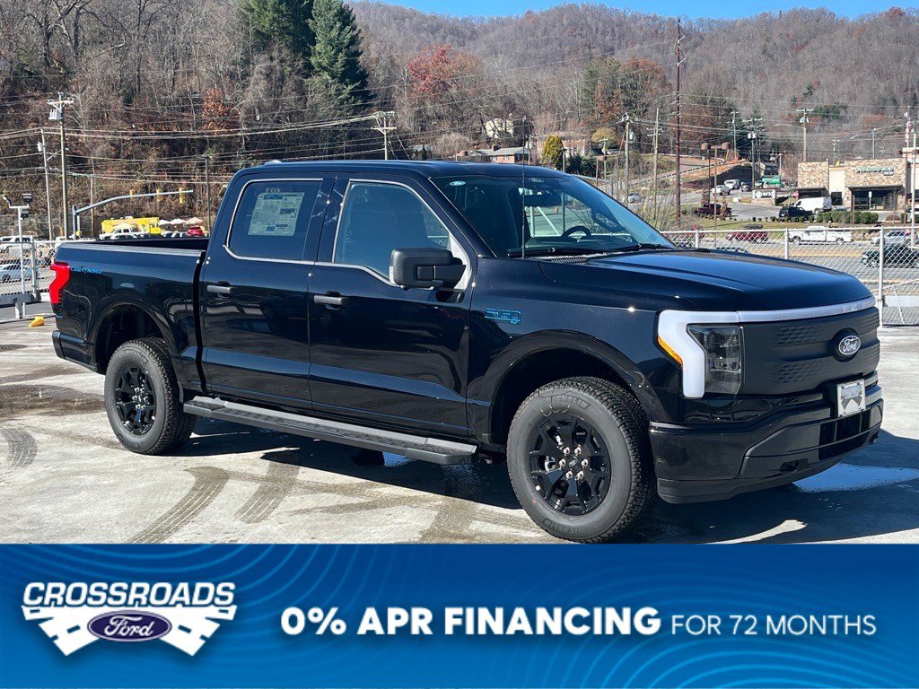 New 2025 Ford F150 Lightning XLT w/ Max Trailer Tow Package