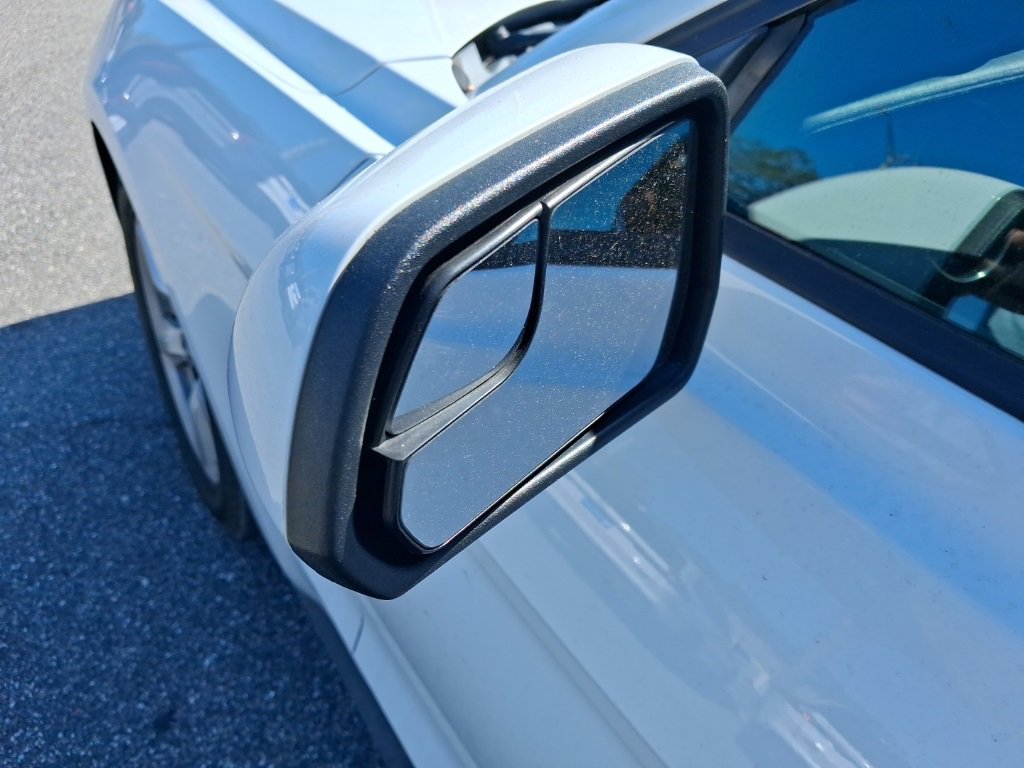 Used 2017 Ford Mustang Coupe image 14