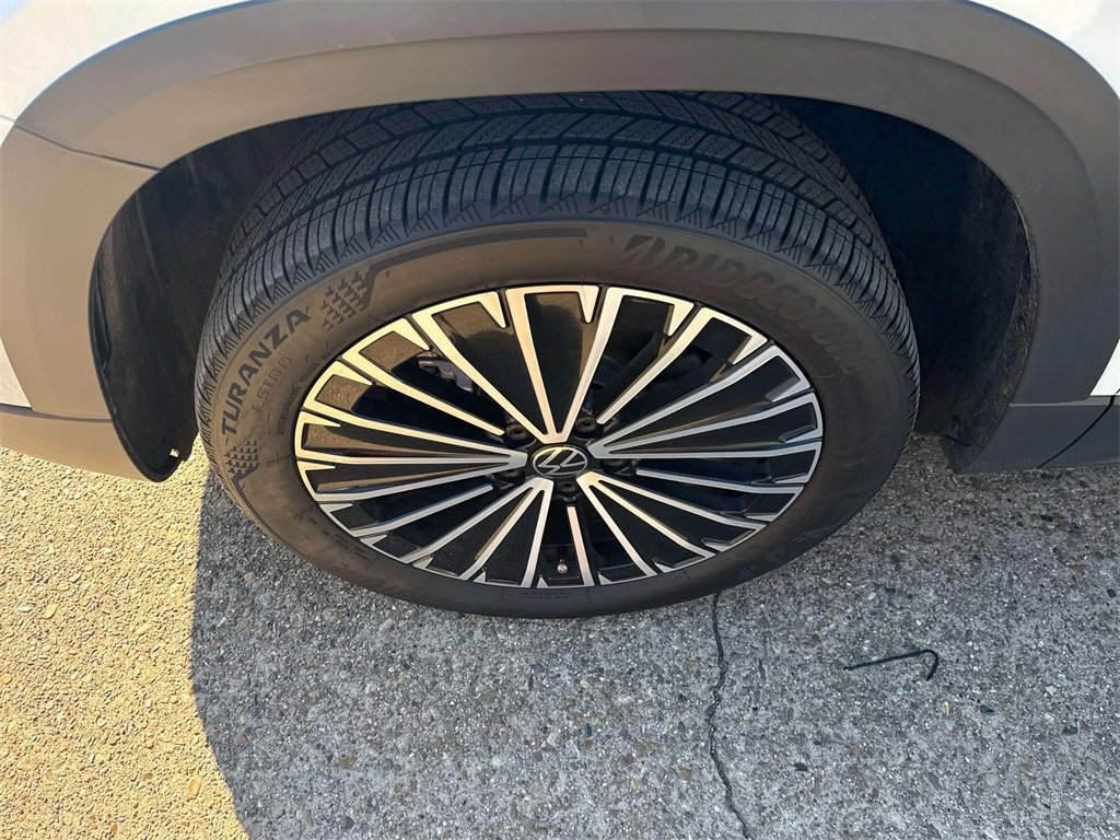 Used 2025 Volkswagen Taos SE image 6