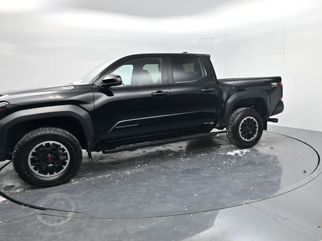 Used 2024 Toyota Tacoma TRD Off-Road image 4