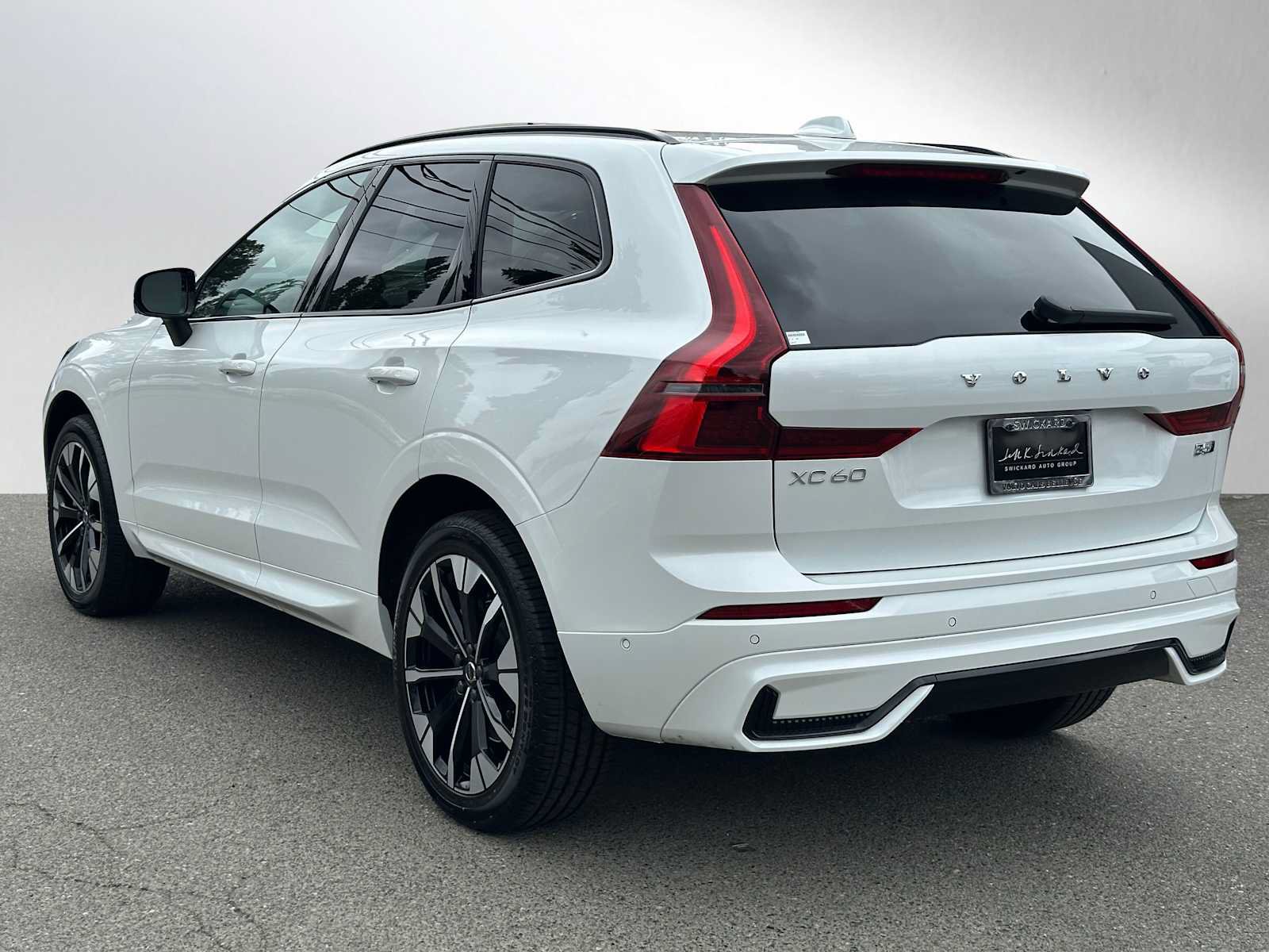 Used 2026 Volvo XC60 B5 Plus w/ Climate Package AWD/4WD image 5