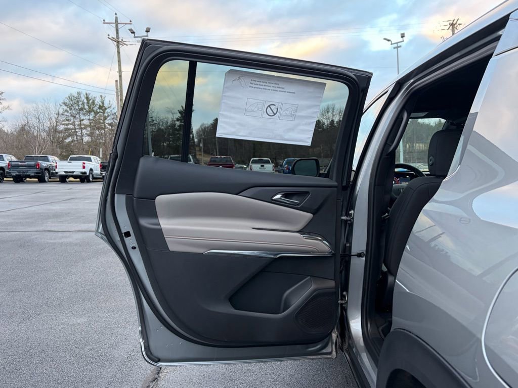 New 2026 Chevrolet Traverse LT w/ Midnight/Sport Edition image 22
