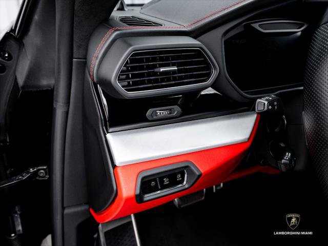 Used 2022 Lamborghini Urus AWD/4WD image 22