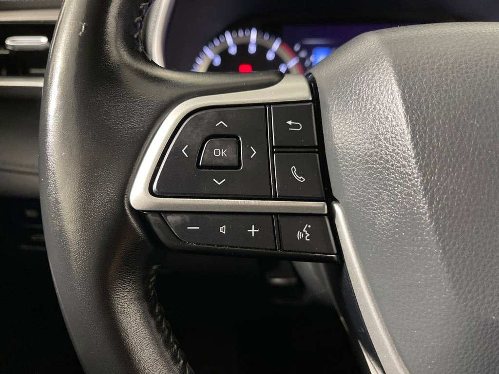 Used 2023 Toyota Highlander XLE image 25