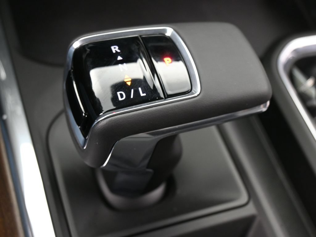 Used 2026 Chevrolet Silverado 1500 High Country w/ Technology Package AWD/4WD image 36