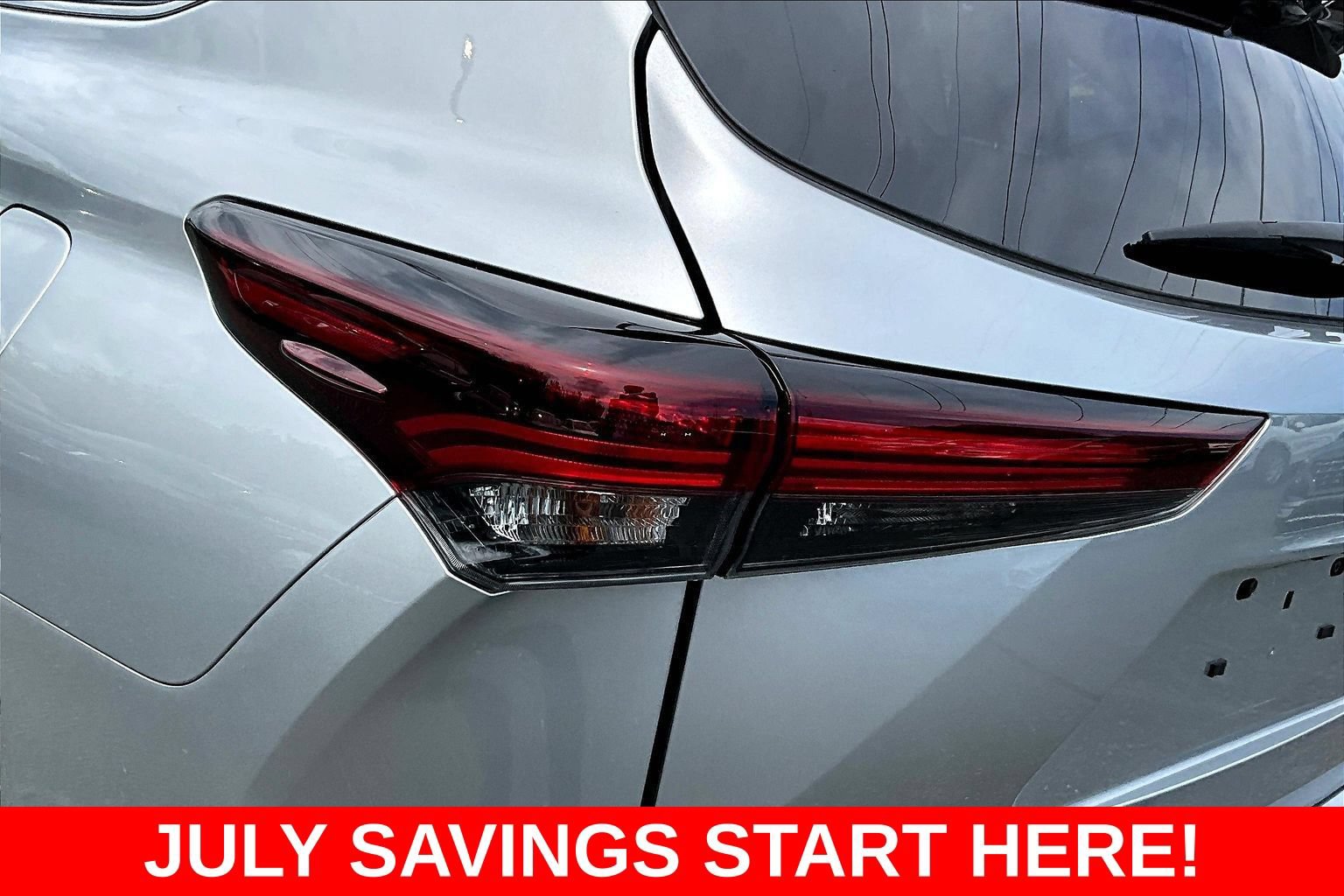Used 2024 Toyota Highlander XLE AWD/4WD image 30