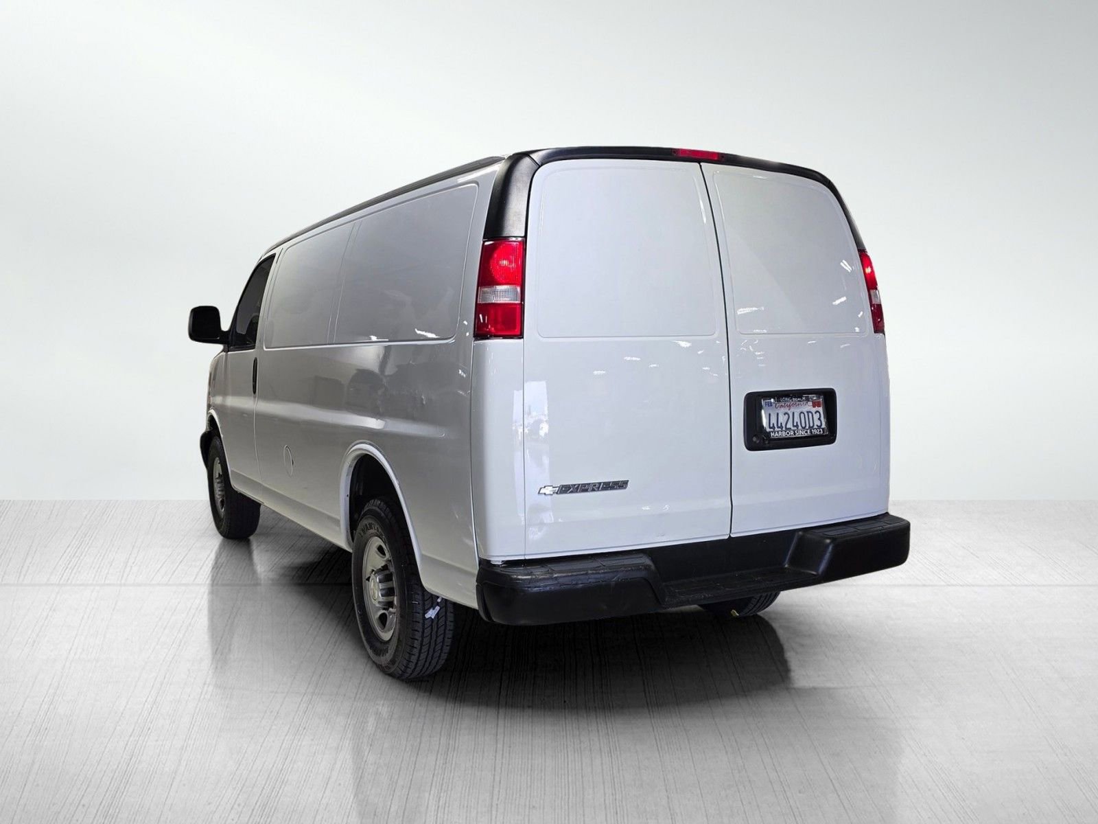 Used 2021 Chevrolet Express 2500 w/ Driver Convenience Package image 5
