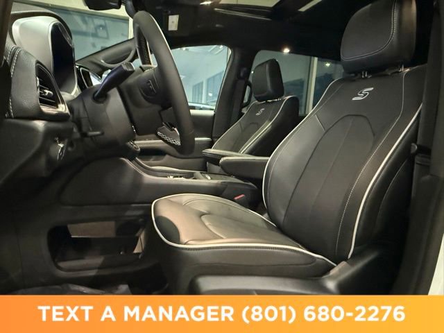New 2026 Chrysler Pacifica Limited w/ S Appearance Package FWD image 2