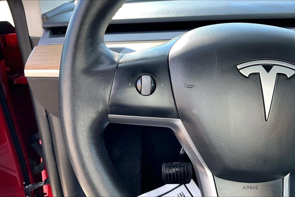 Used 2022 Tesla Model Y Long Range image 17