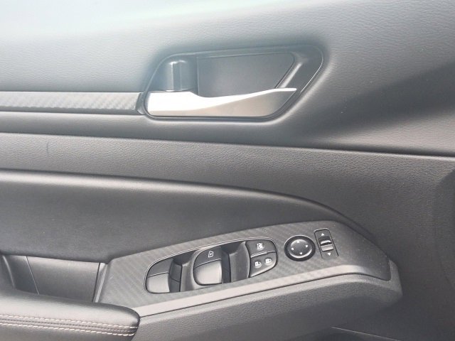 Used 2024 Nissan Altima 2.5 SV image 14