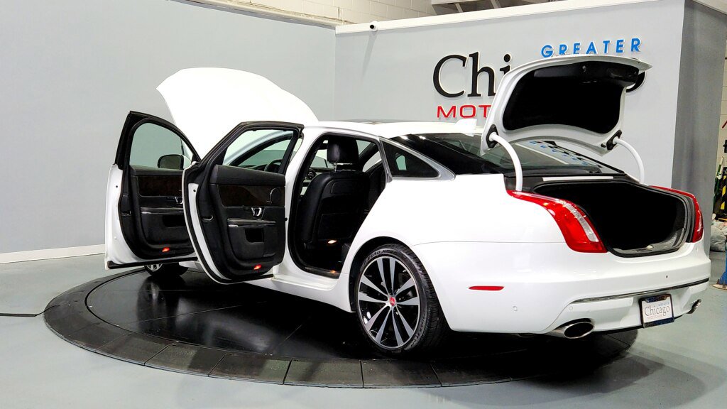 Used 2019 Jaguar XJ AWD image 12