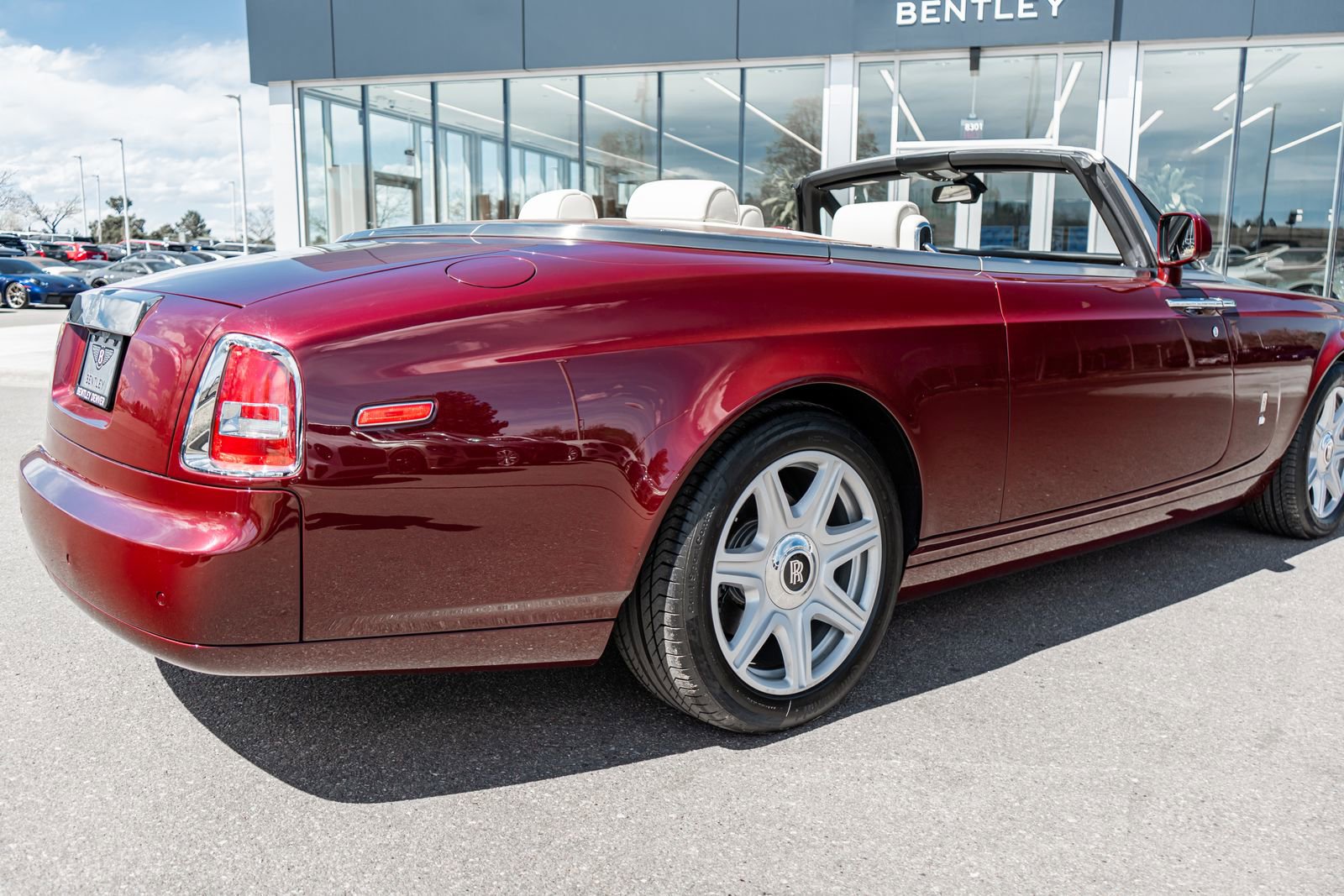 Used 2010 Rolls-Royce Phantom Drophead Coupe image 13