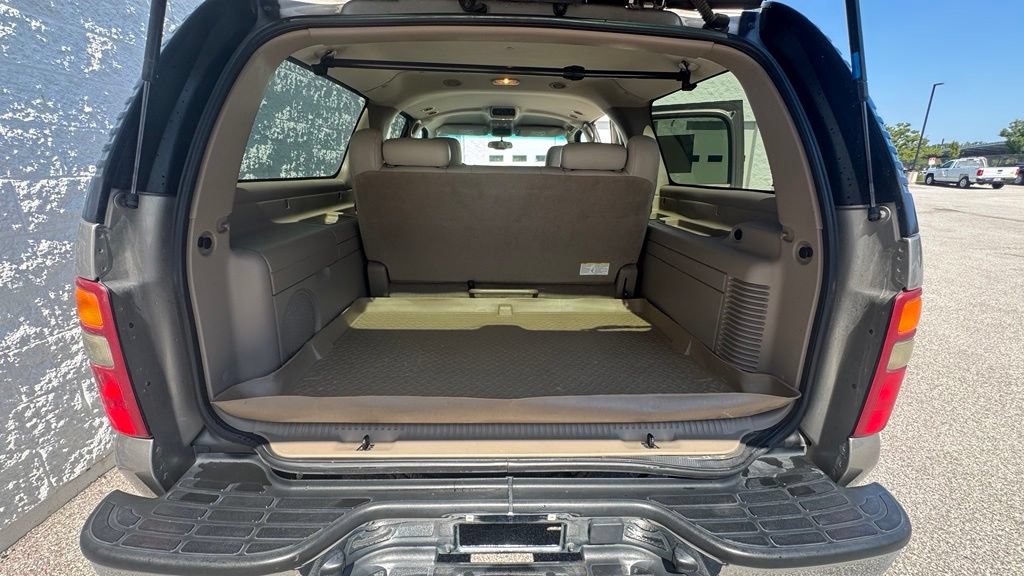 Used 2003 Chevrolet Suburban LS w/ LS Preferred Equipment Group AWD/4WD image 8