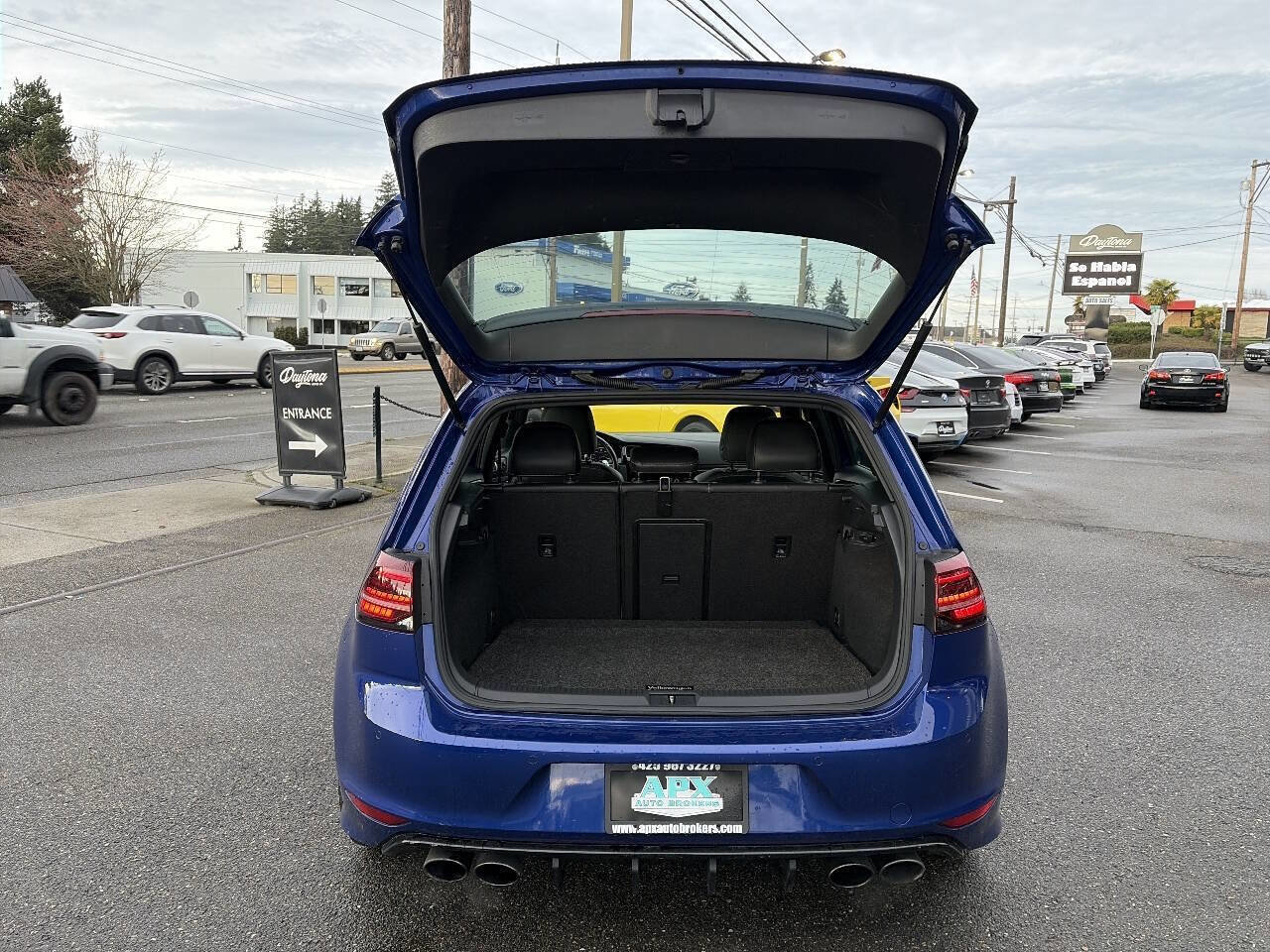 Used 2017 Volkswagen Golf R 4-Door image 8