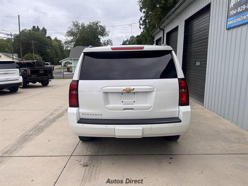Used 2019 Chevrolet Suburban LT w/ Luxury Package RWD image 17