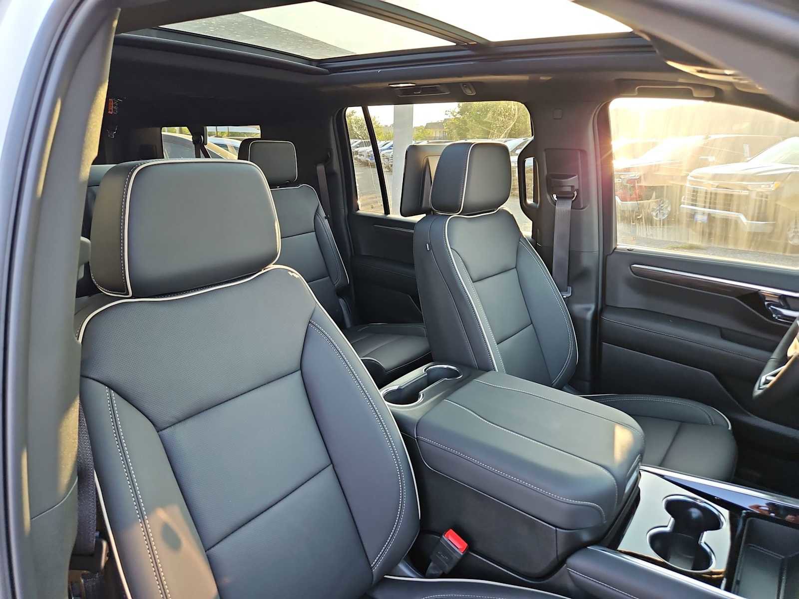 New 2025 Chevrolet Suburban Premier AWD/4WD image 12