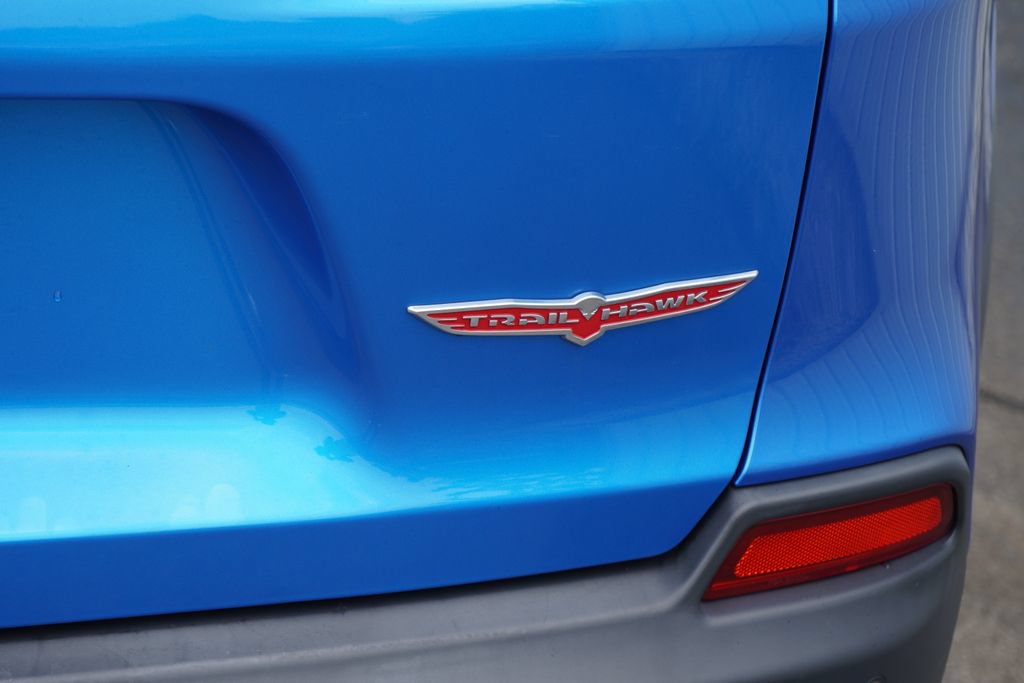 Used 2019 Jeep Cherokee Trailhawk AWD/4WD image 8