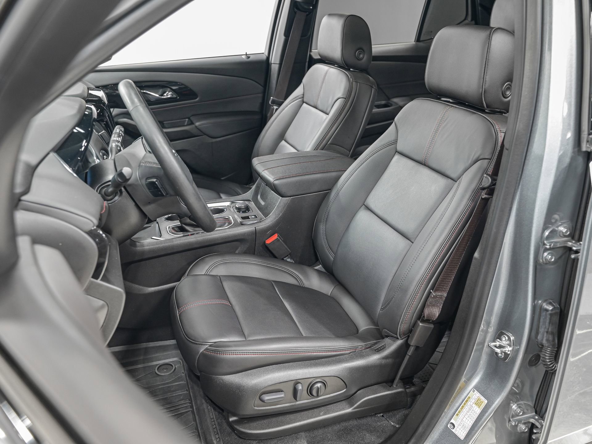 Used 2023 Chevrolet Traverse RS w/ LPO, Floor Liner Package AWD/4WD image 16