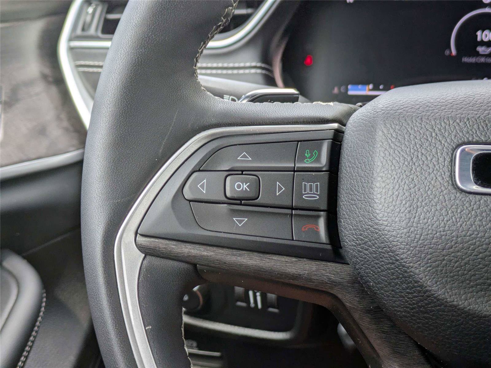 Used 2024 Jeep Grand Cherokee Limited w/ Luxury Tech Group II AWD/4WD image 30
