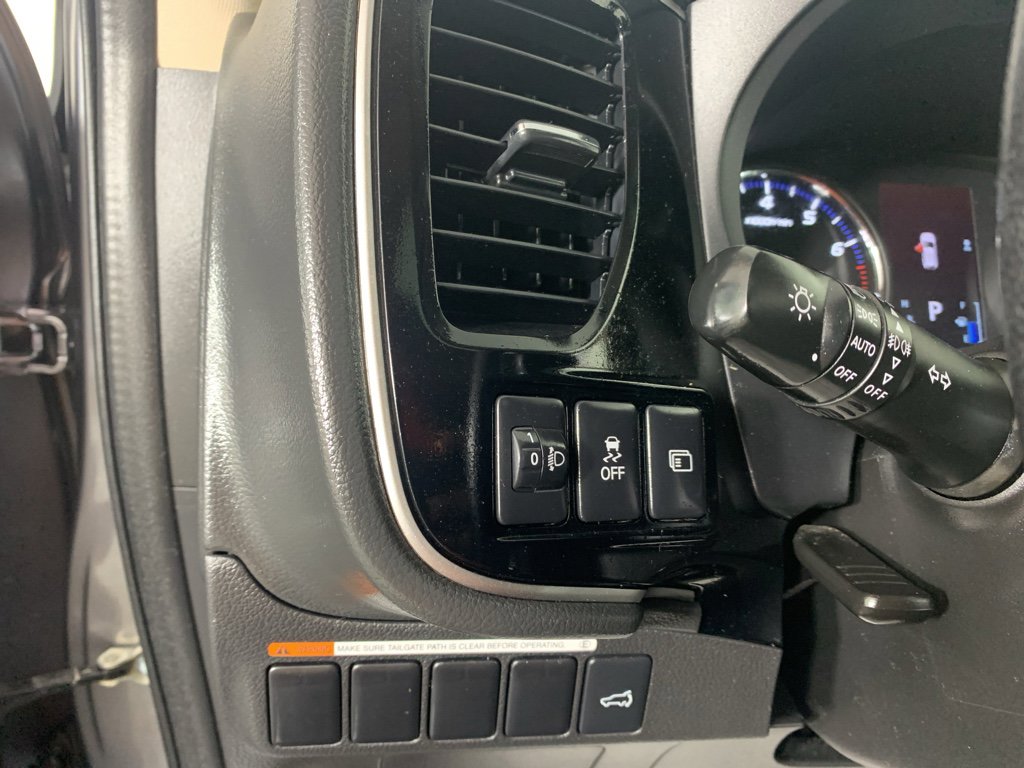 Used 2018 Mitsubishi Outlander SEL image 17