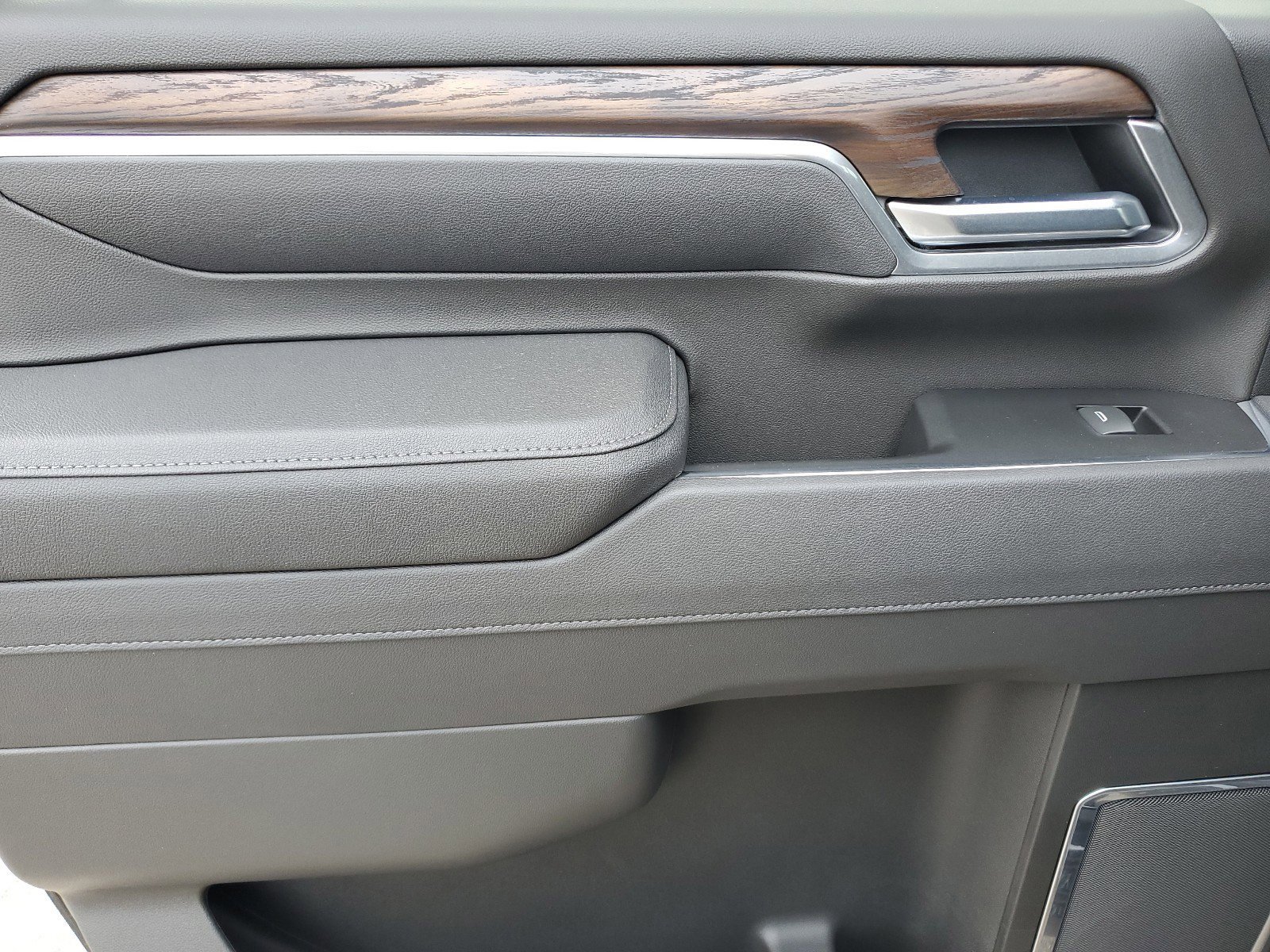 New 2025 GMC Sierra 2500 SLT w/ SLT Convenience Package image 16