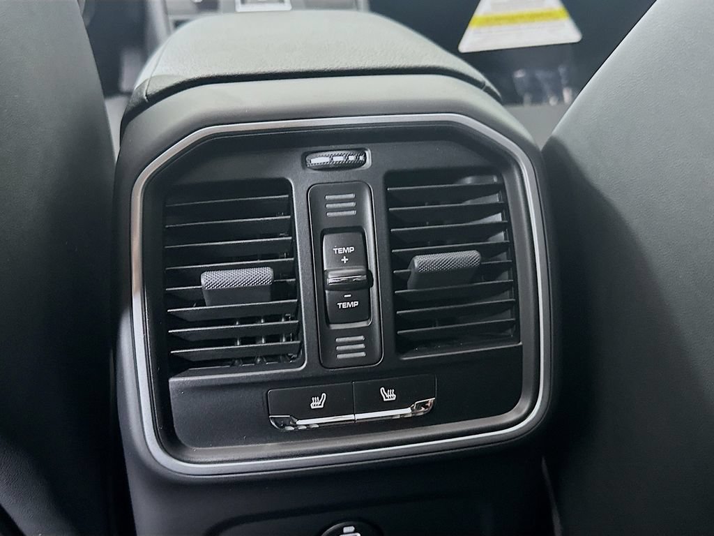 Certified 2026 Porsche Macan AWD/4WD image 27