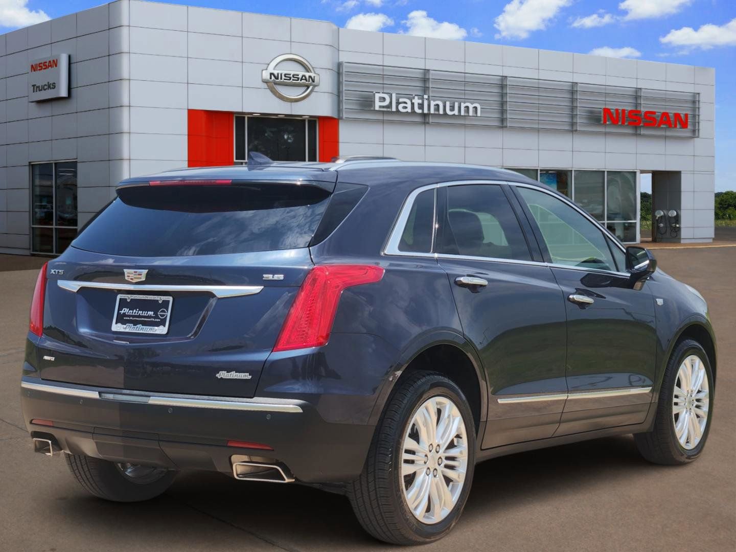 Used 2019 Cadillac XT5 Premium Luxury AWD/4WD image 4