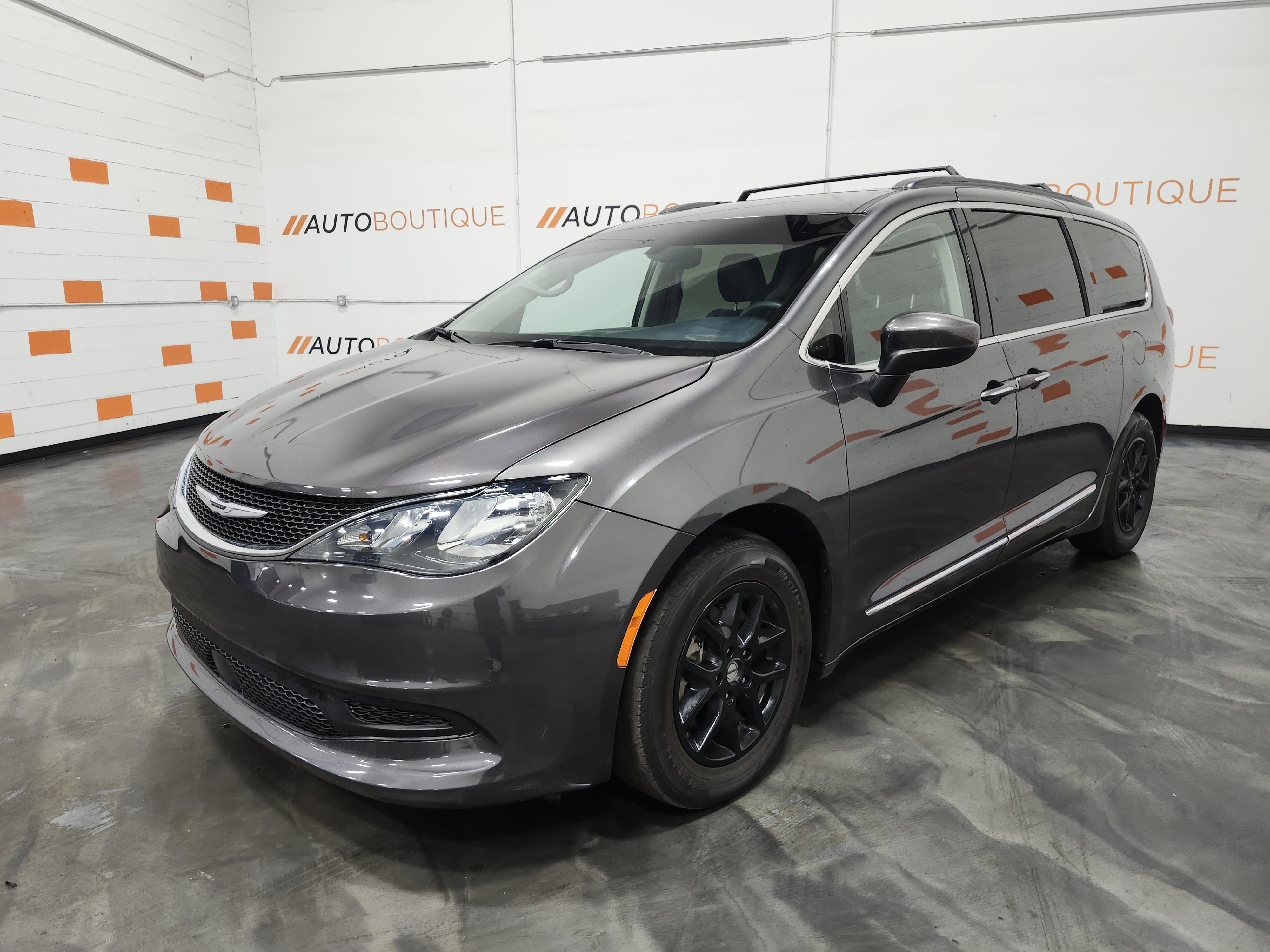 Used 2021 Chrysler Voyager Lxi image 5