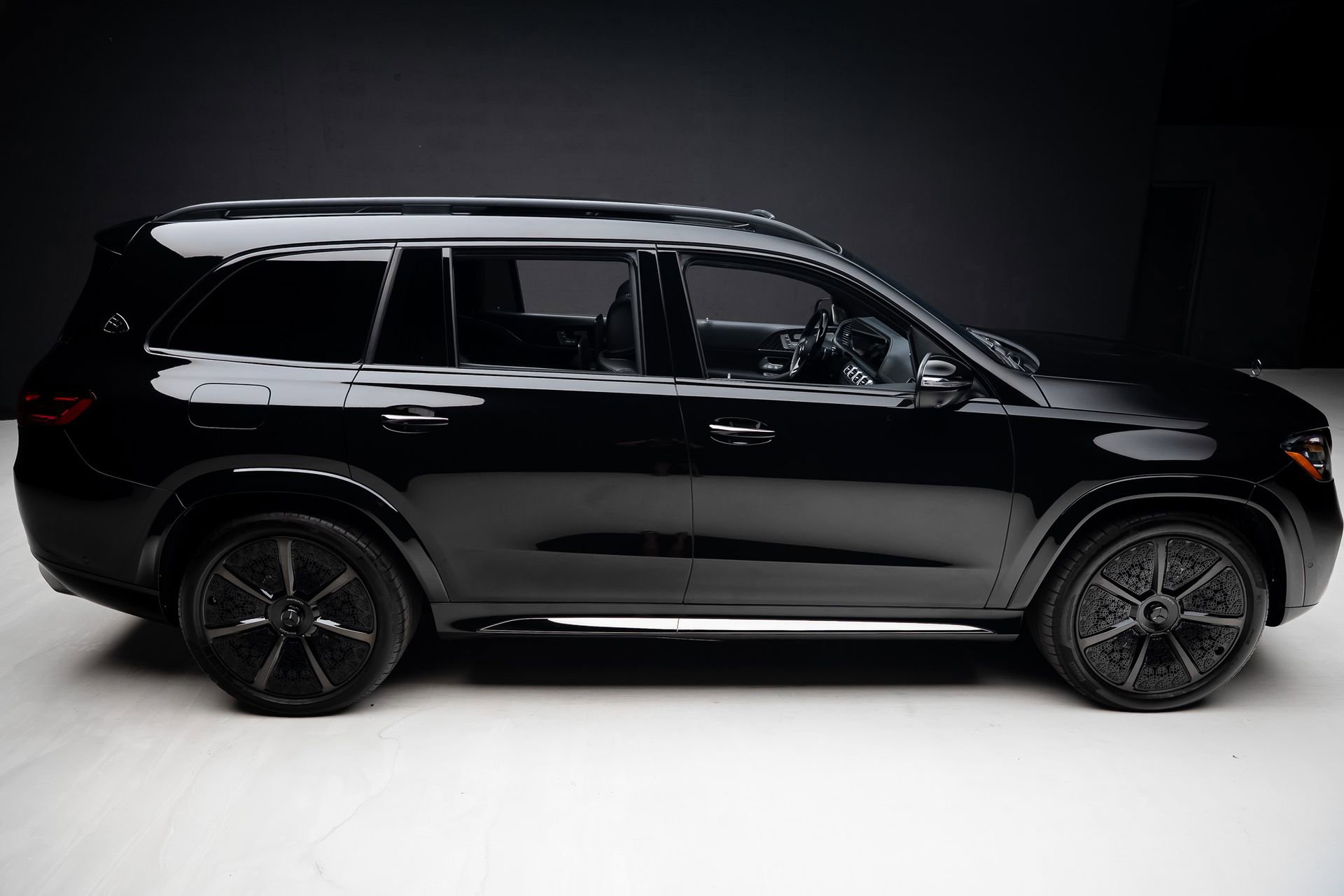 Used 2025 Mercedes-Benz Maybach GLS 600 4MATIC image 37