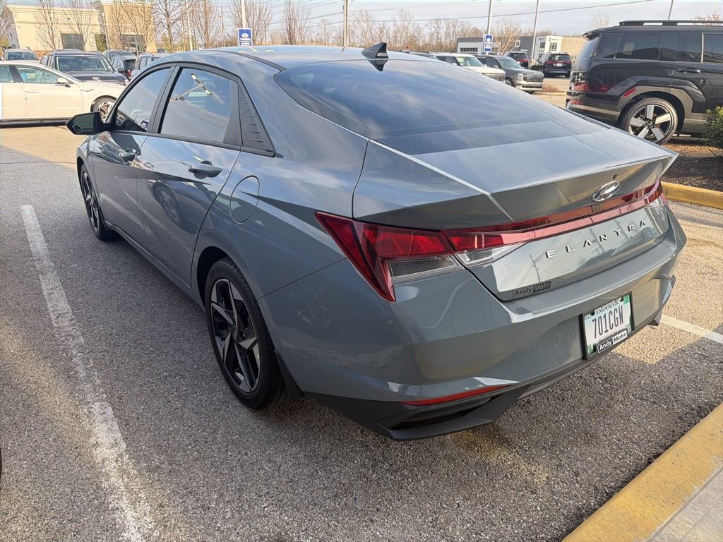 Used 2023 Hyundai Elantra SEL w/ Convenience Package image 4