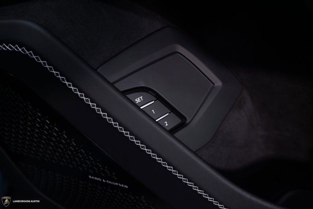 Used 2025 Lamborghini Urus Performante AWD/4WD image 51