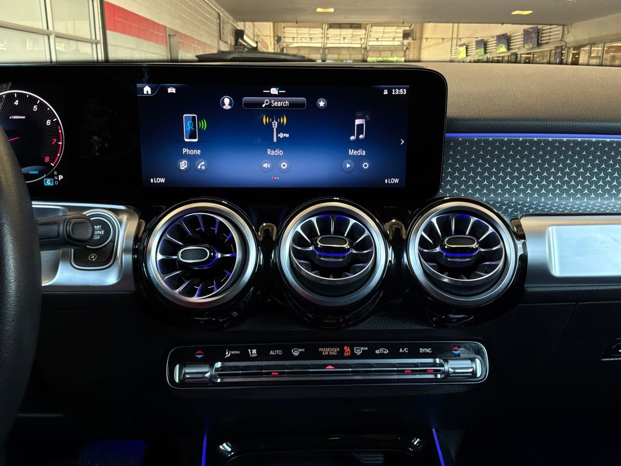 Used 2025 Mercedes-Benz GLB 250 4MATIC image 31