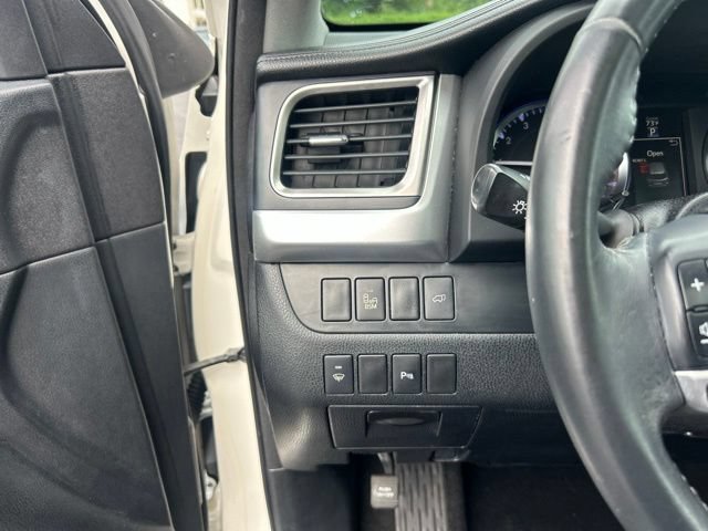 Used 2014 Toyota Highlander Limited FWD image 31