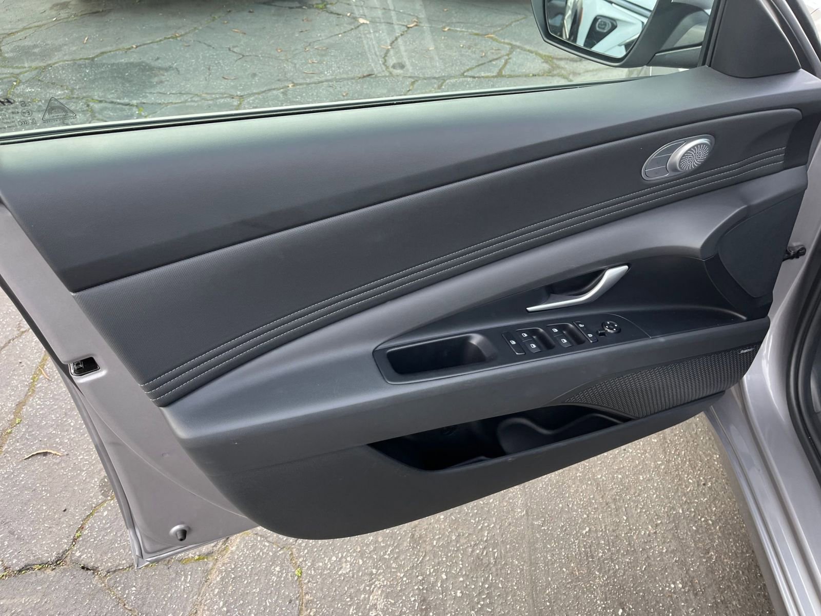 Used 2025 Hyundai Elantra Limited image 20