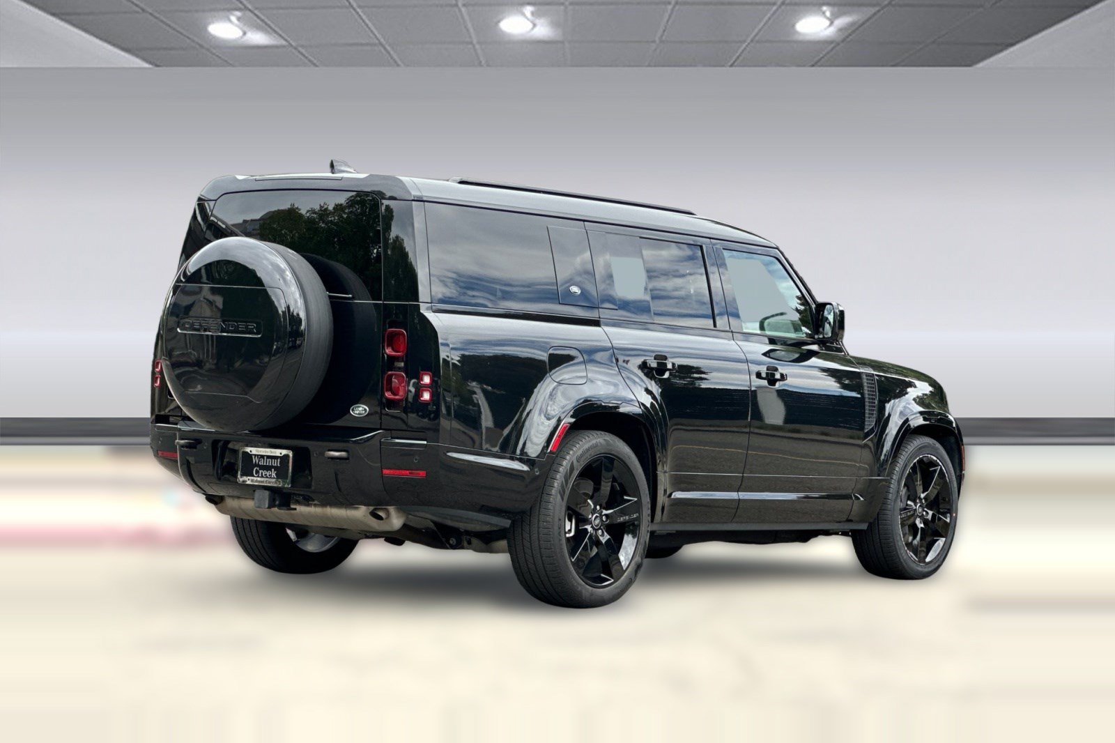 Used 2023 Land Rover Defender 130 X-Dynamic SE AWD/4WD image 9