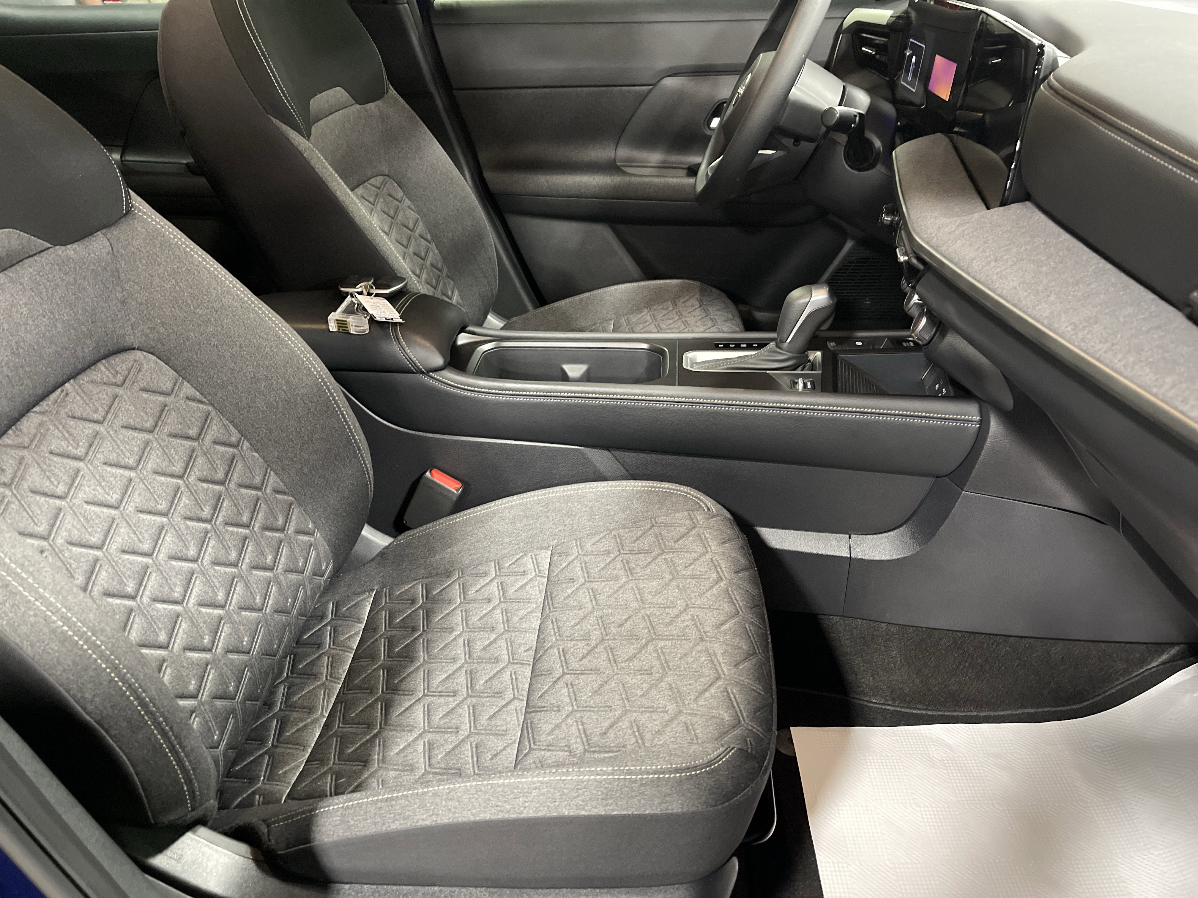 Used 2025 Nissan Kicks SV image 13