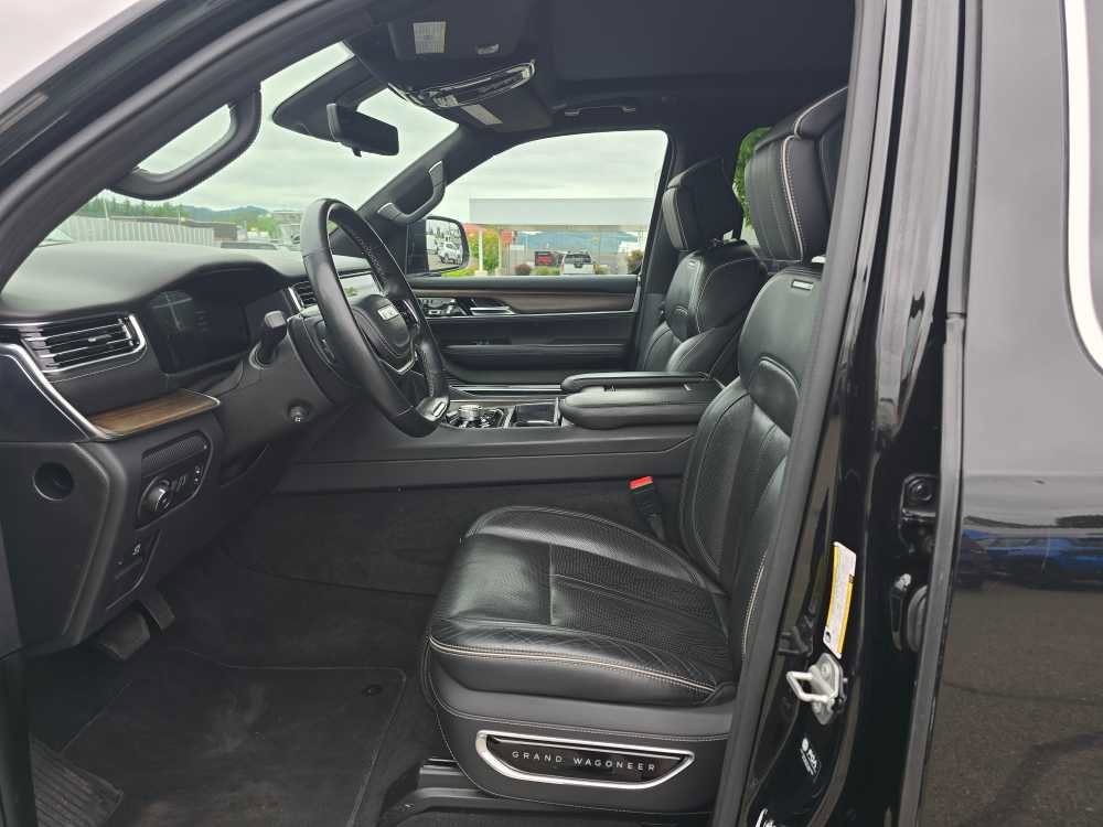 Used 2023 Jeep Grand Wagoneer Series II AWD/4WD image 9