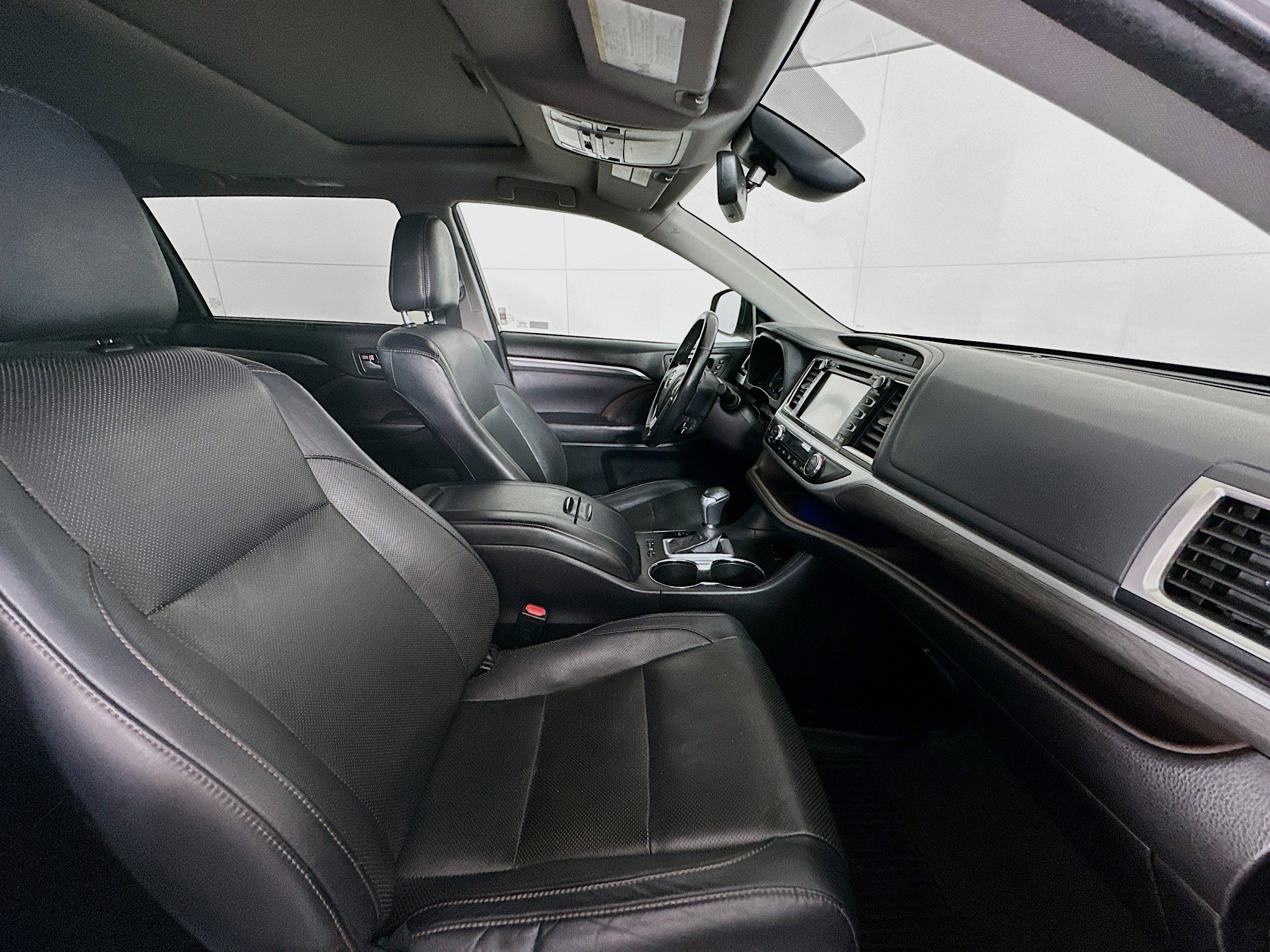 Used 2017 Toyota Highlander Limited image 33