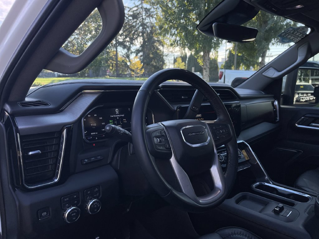 Used 2025 GMC Sierra 3500 Denali w/ Denali Reserve Package AWD/4WD image 10