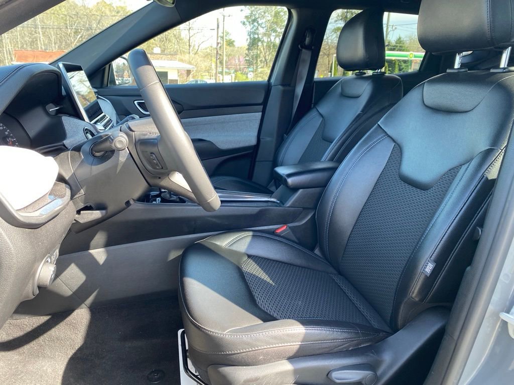 Used 2024 Jeep Compass Latitude image 11