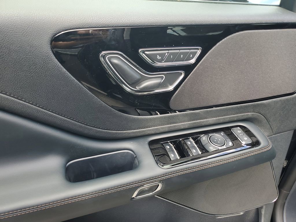 New 2026 Lincoln Aviator 2WD image 19