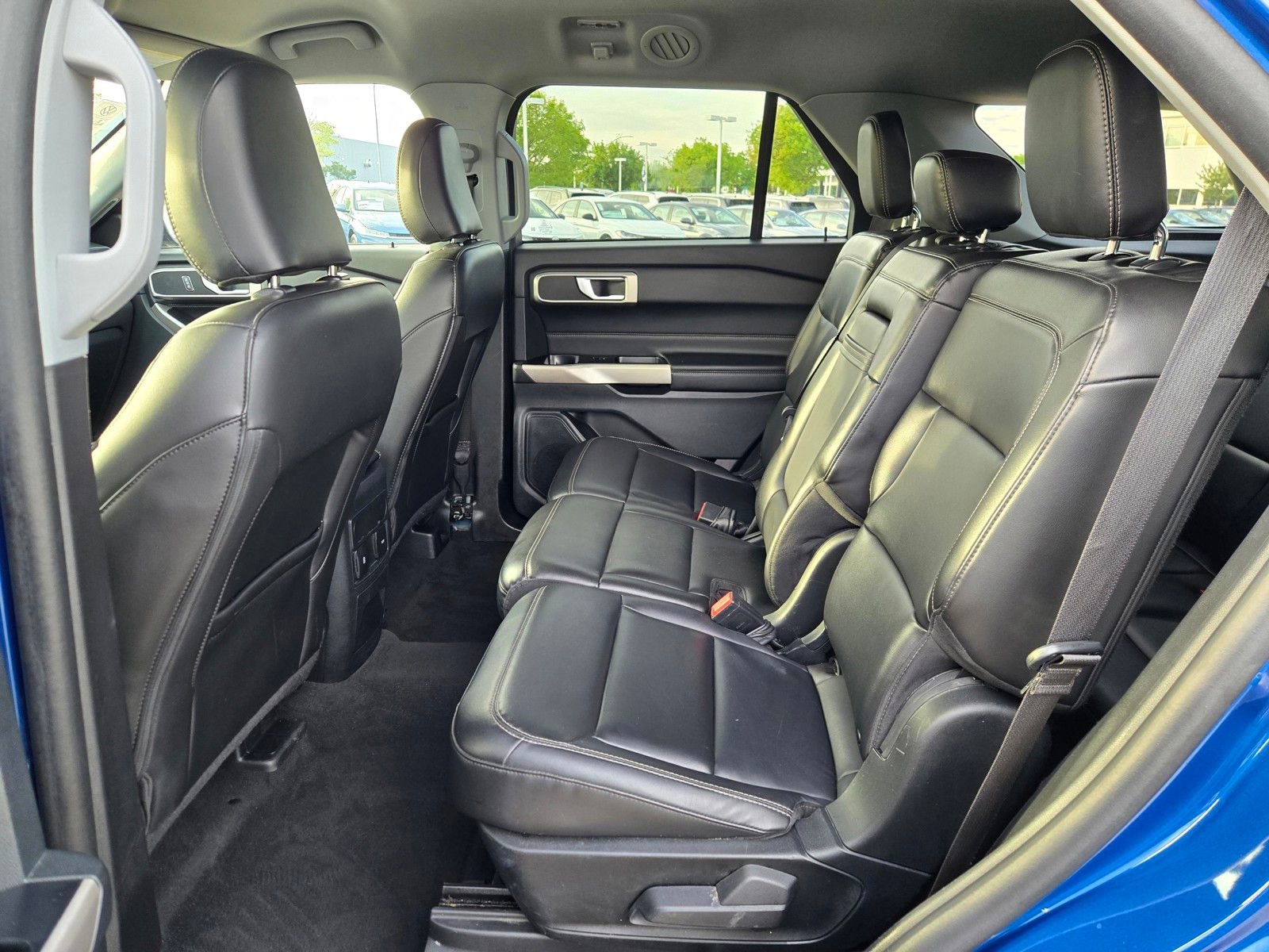 Used 2023 Ford Explorer XLT w/ Equipment Group 202A image 10