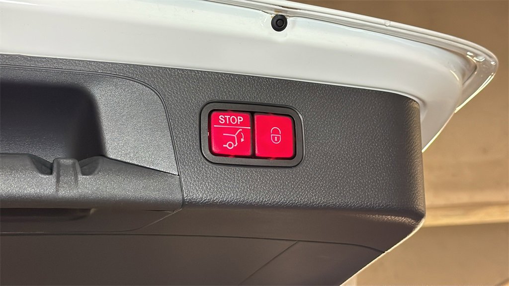 Used 2020 Mercedes-Benz GLC 300 4MATIC image 16