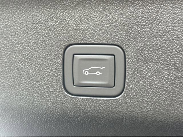 New 2026 GMC Yukon XL Denali w/ Denali Reserve Package image 13