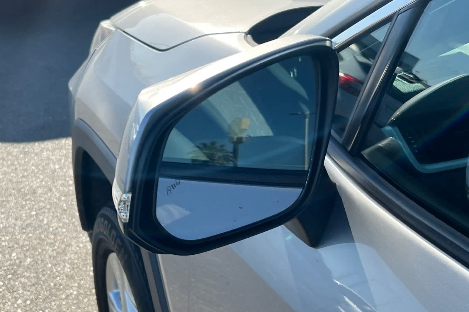 Used 2019 Toyota RAV4 XLE w/ Carpet Mat Package FWD image 8