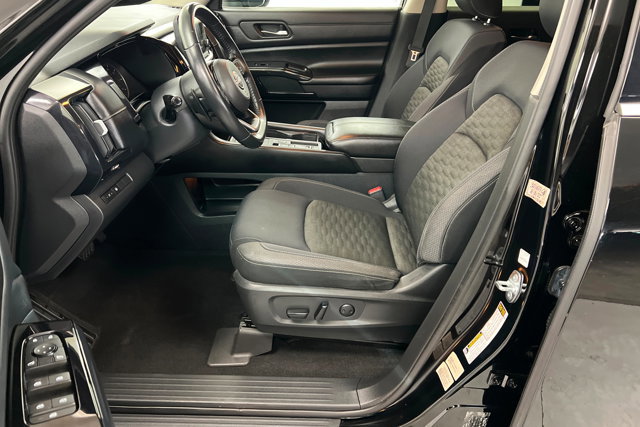 Used 2022 Nissan Pathfinder SV w/ SV Black Package FWD image 17