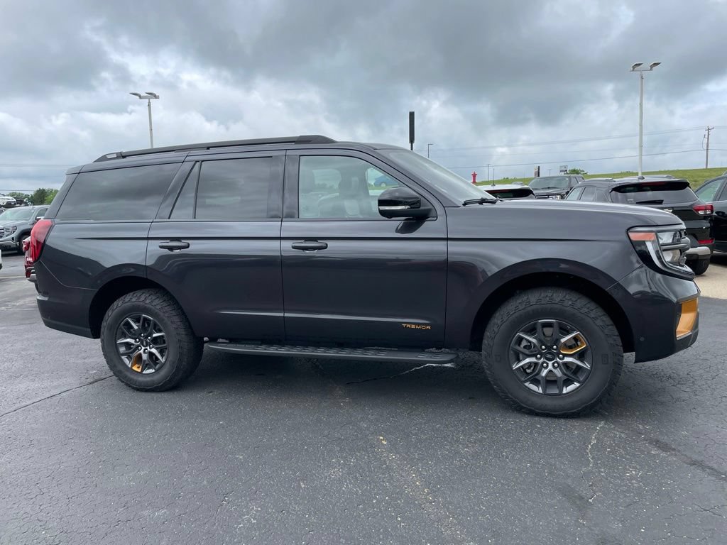Used 2025 Ford Expedition Tremor AWD/4WD image 2