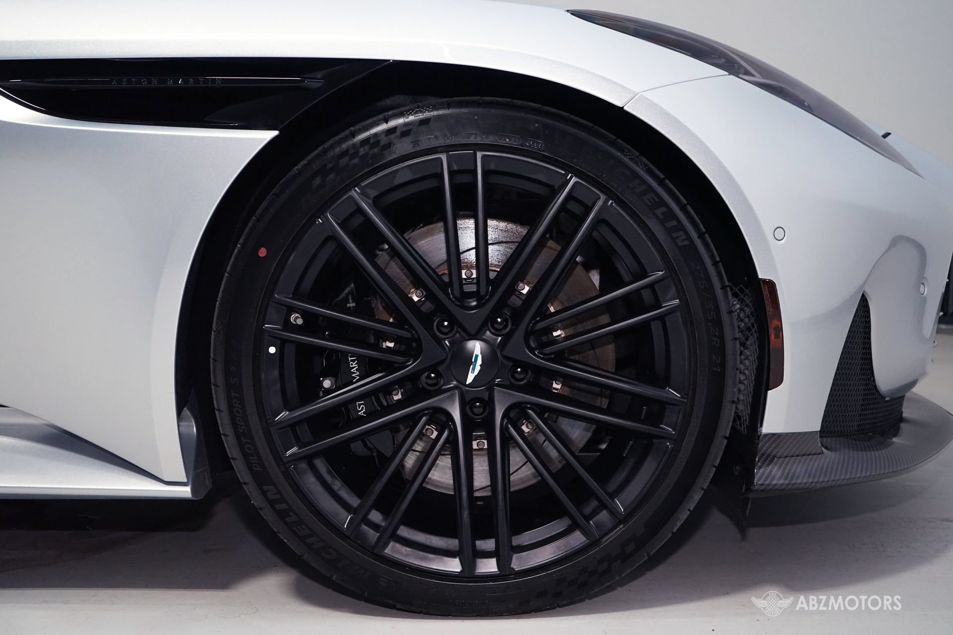 Used 2025 Aston Martin DB12 Coupe RWD image 15